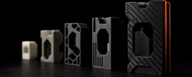 Redovi 3D štampanih uzoraka materijala u nizu od PLA do karbonskih vlakana, ilustracija kako odabrati materijal za 3D štampanje